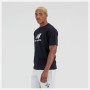 T-shirt med kortärm Herr New Balance Essentials Stacked Logo Svart